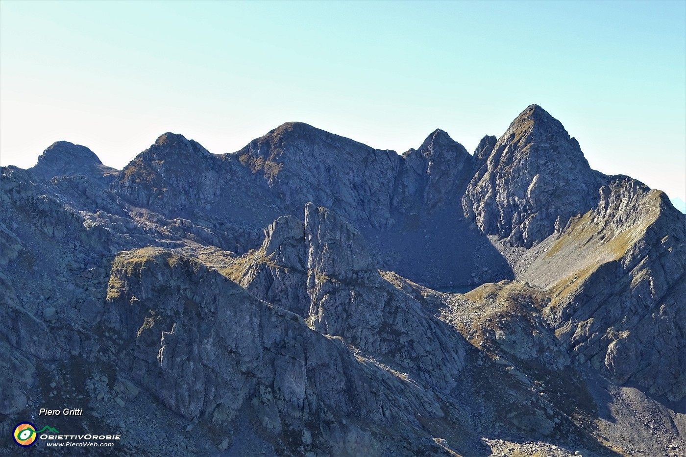 53 Da Cima Piazzotti vista verso la costiera (da sx) Giarolo-Paradiso-Pizzo di Trona.JPG